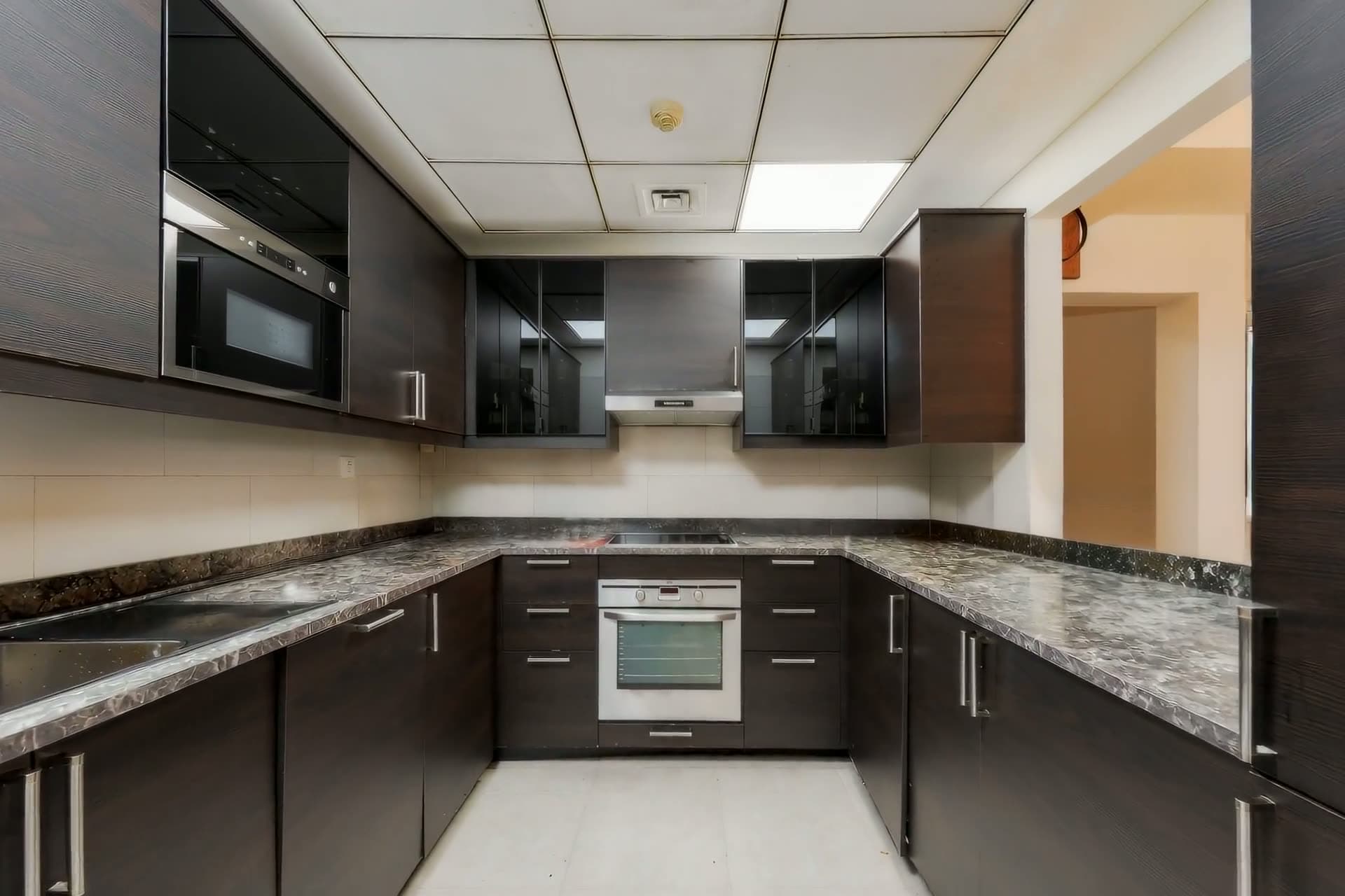 Kitchen, Camera Movement